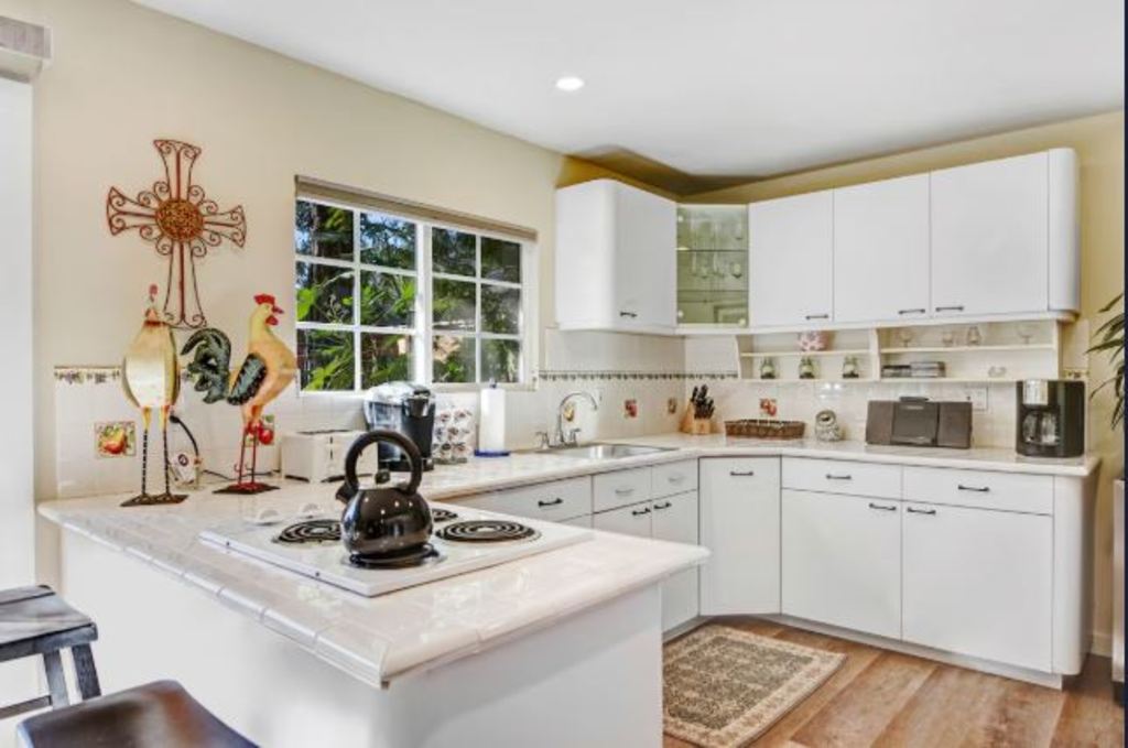 Sonoma Wine Country Cottage - Kitchen