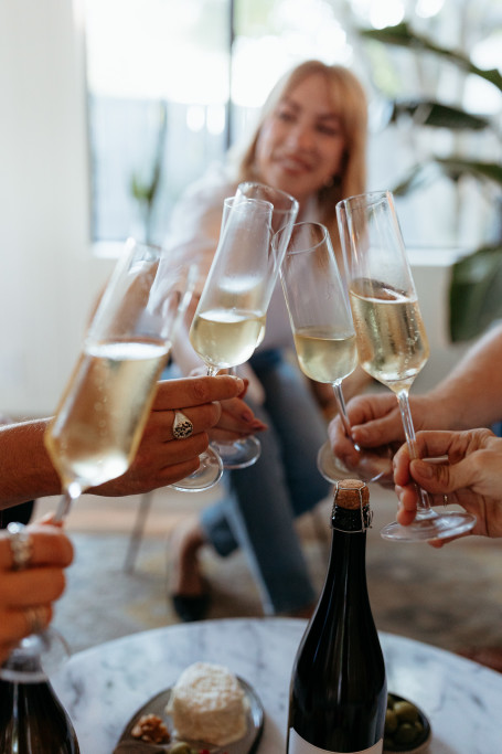 Prinsley Wines - A Toast with Friends