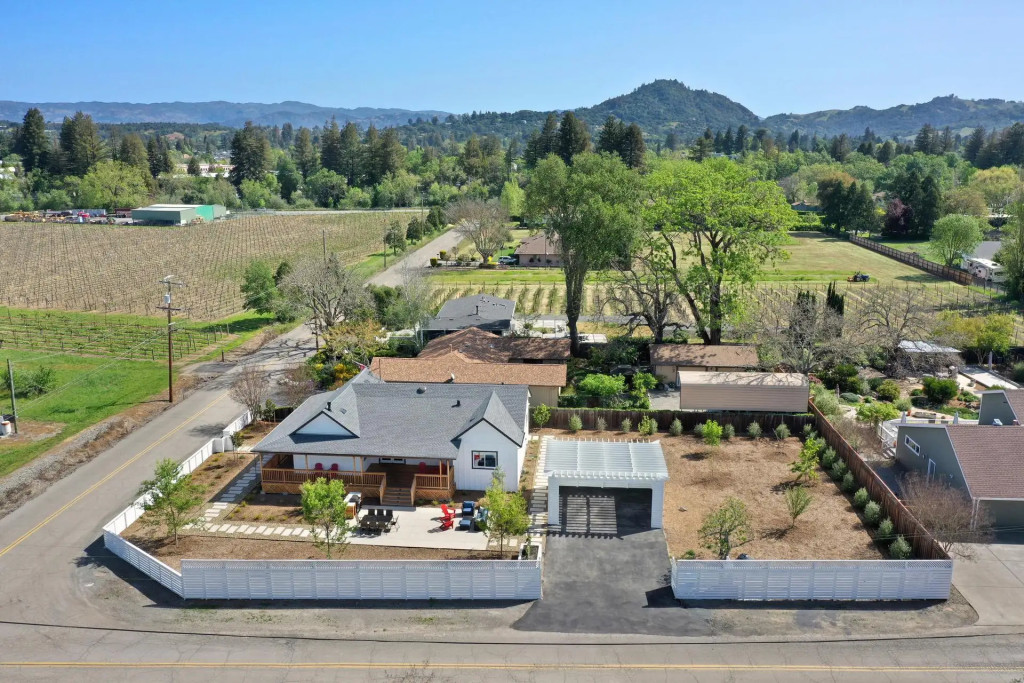 Vineyard Vue Exterior