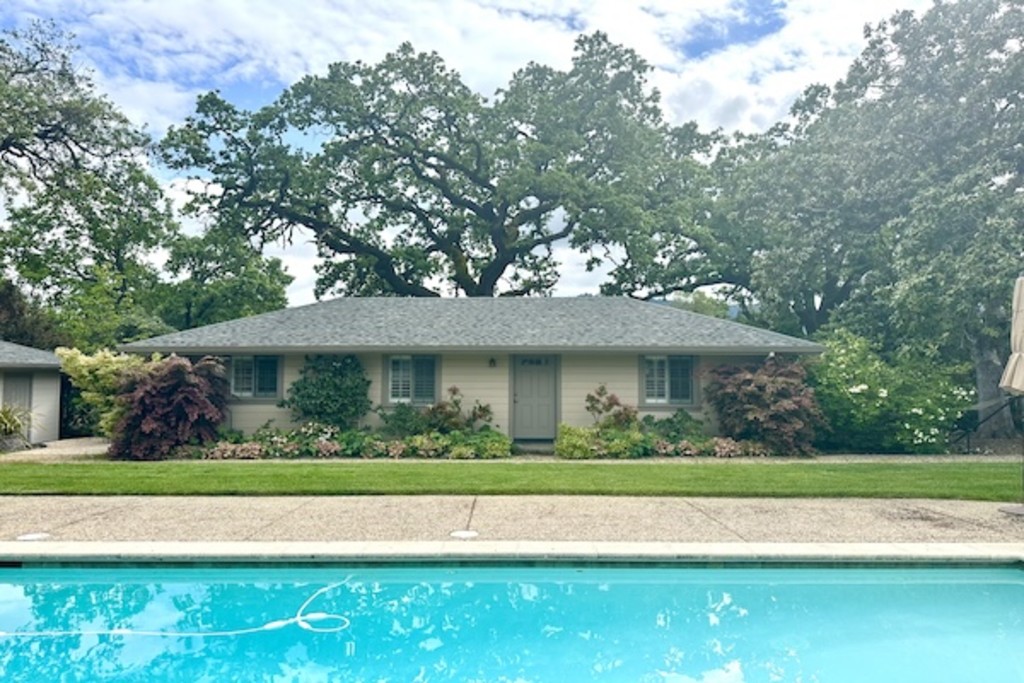 Sonoma Rosso - Guest Cottage