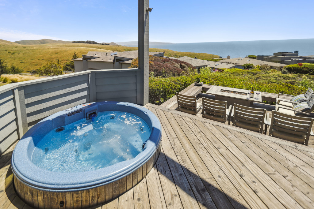 Private 4-person spa with amazing views of the ocean.