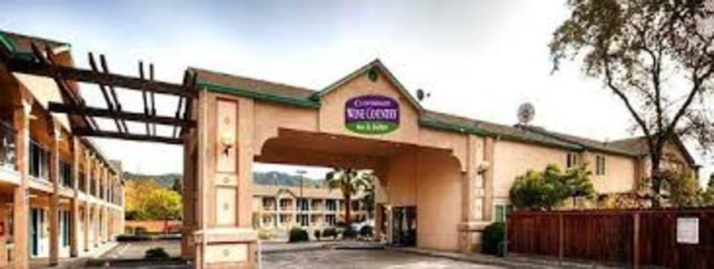 Cloverdale Wine Country Inn & Suites