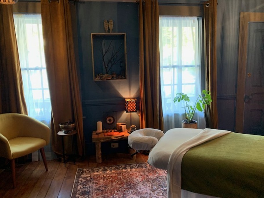 Sonoma Moons Healing Center - Individual Massage