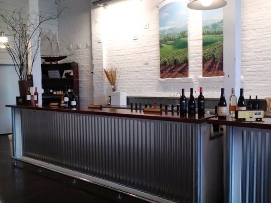 Hudson Street Wineries Tasting Room Bar