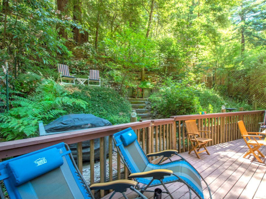 Absolute Zen is a stellar vacation home in a quiet area of the Russian River