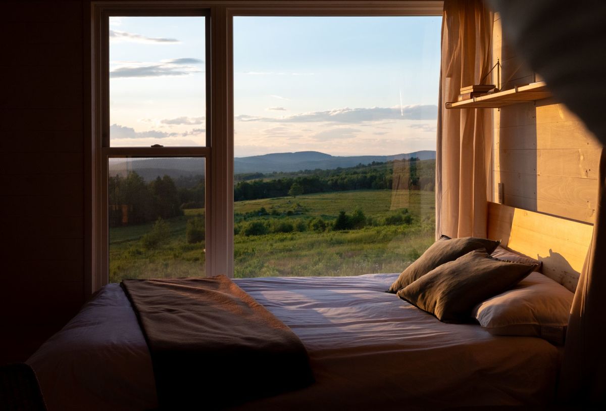 Our primary beds feature plush, premium linens and are situated directly next to a large bedside picture window, pressing guests up to the edge of spectacular 100-mile views to the north and west.