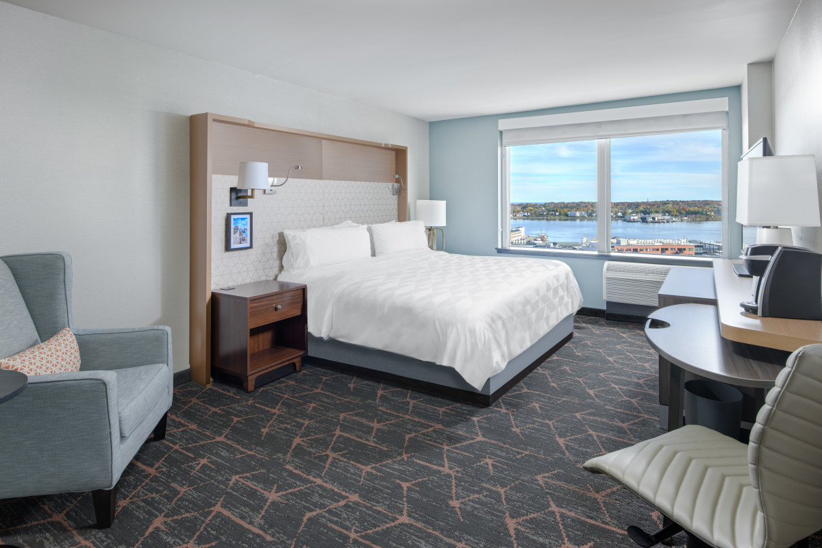 Holiday Inn Portland – By the Bay Room with a View