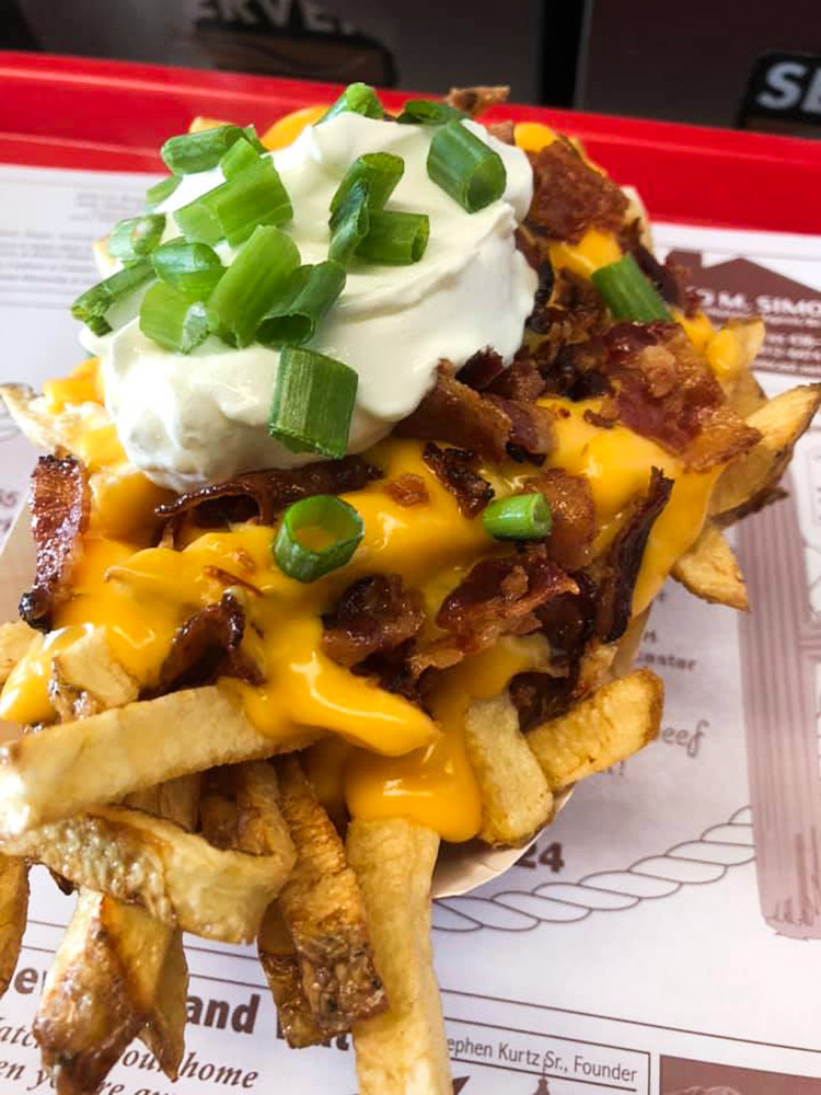 Our handcut Maine potato fries topped with sourcream, bacon, chives and cheddar cheese sauce (available with chili too!)
