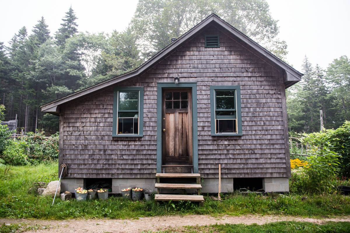This small cottage includes a common kitchen, accessible to all guests, and is a great place to meet other travelers.