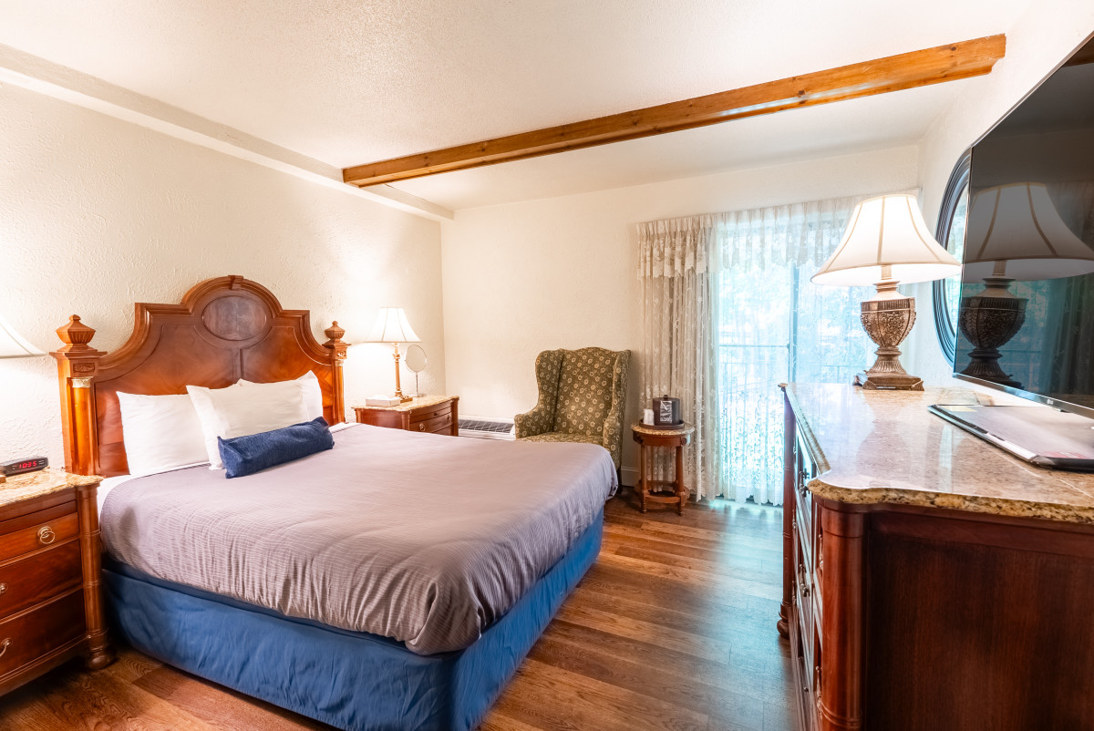Fireside Inn & Suites Bangor, ME Room