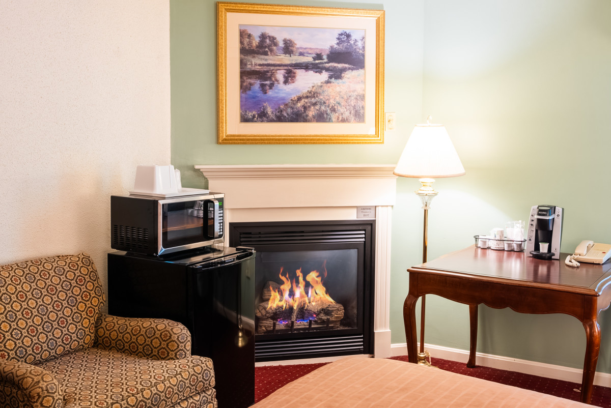 Fireside Inn & Suites Bangor, ME Room with Fireplace