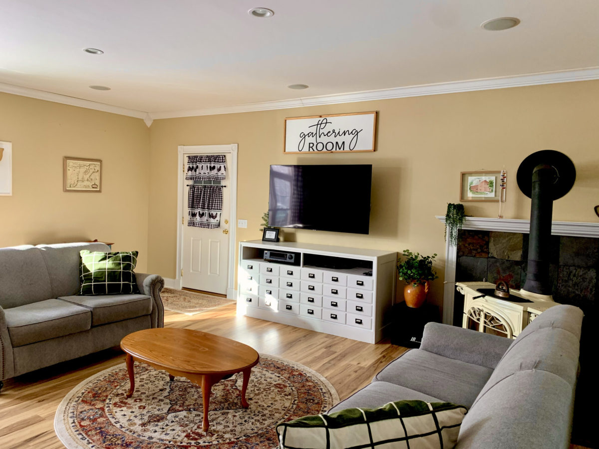 Farmhouse living room at Meadow Ridge Farm showing a spacious and welcoming interior in a six-bedroom, three-bath home with central heat and air conditioning, ideal for groups of 9–18 guests.