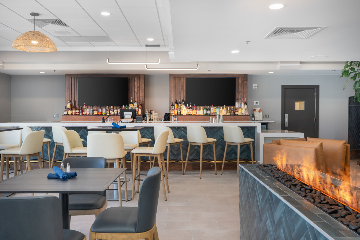 Local Toast Restaurant, Holiday Inn Portland - By The Bay