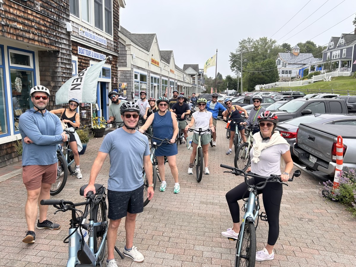 We offer an extensive selection of bicycles and e-bikes to rent. Options for the whole family!