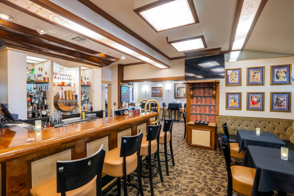 Cloud 9 Restaurant - Located at the Senator Inn & Spa