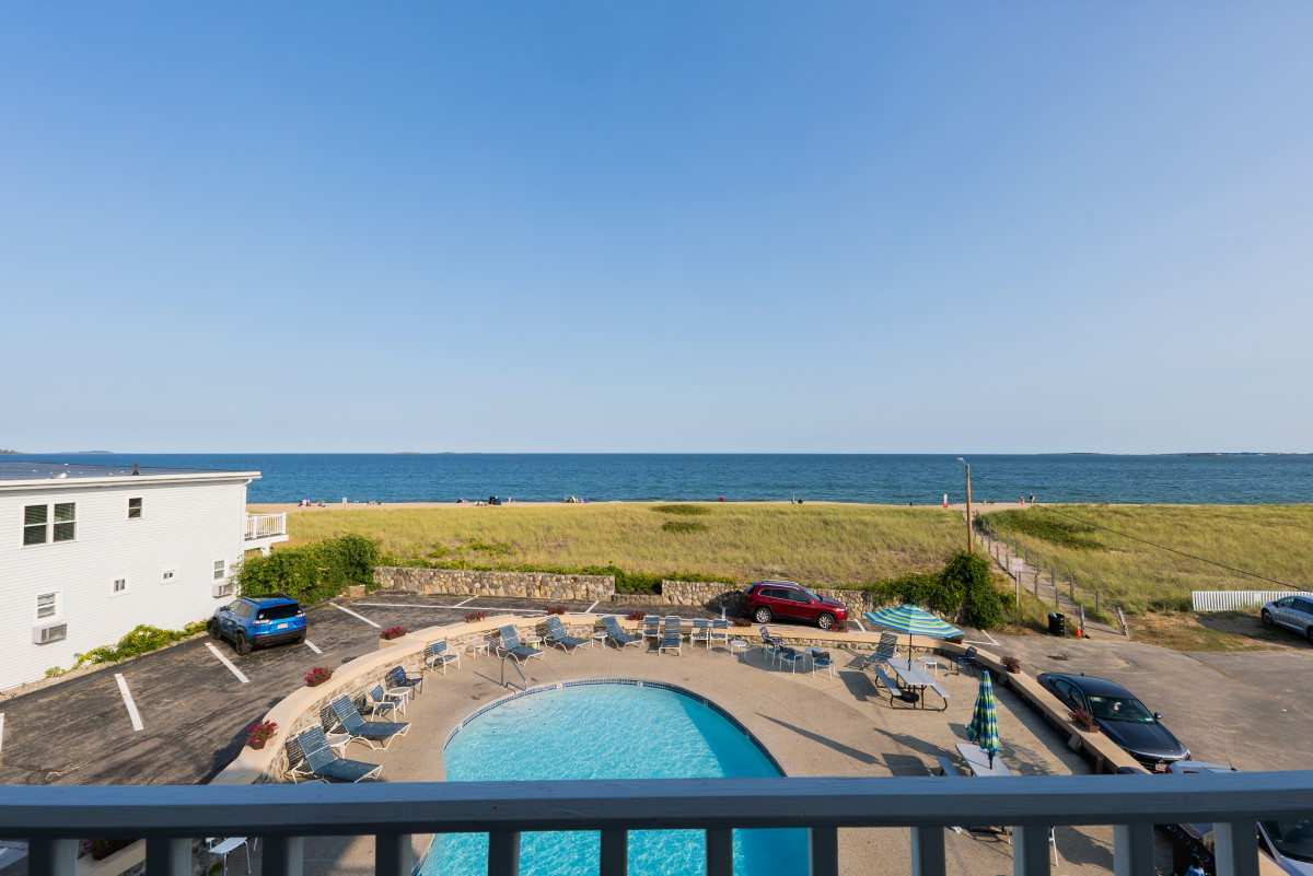 Sea View Inn - Pool & Ocean View