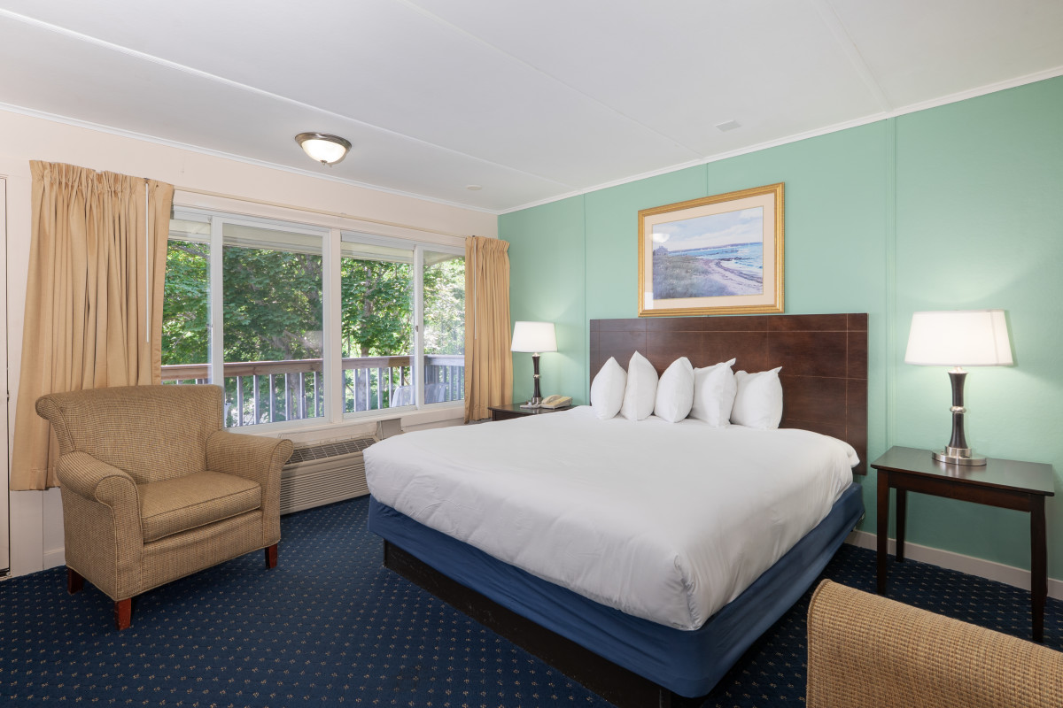 Wonder View Inn & Suites King Room