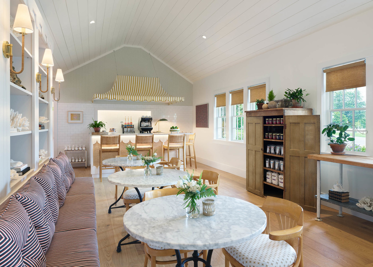 Dunes Cafe is open in the lodge building for daily bites and sips. Enjoy smoothies, avocado toasts, specialty lattes, and more!