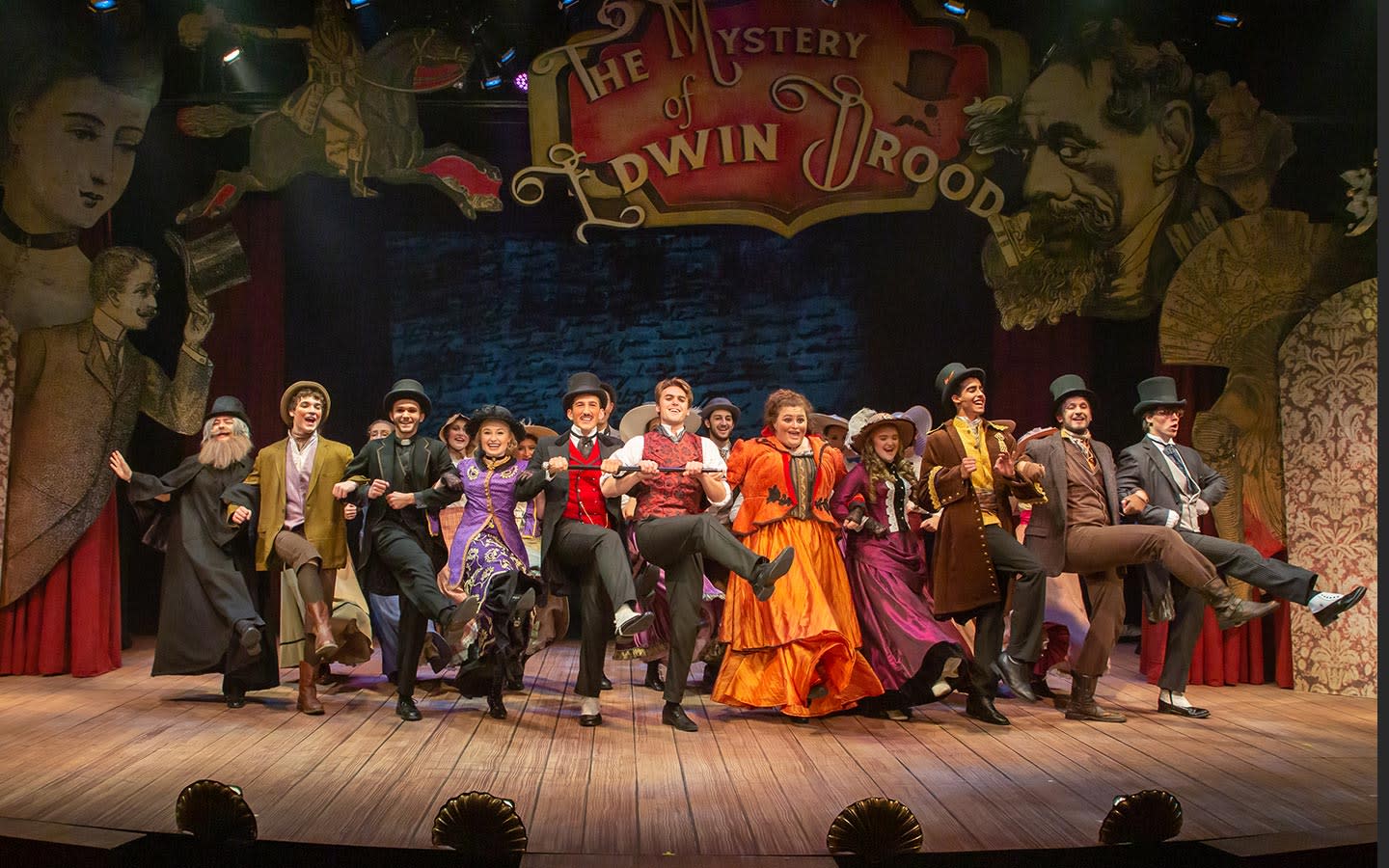 Les étudiants du Département des arts du théâtre de l'Université de Miami interprètent "Le mystère d'Edwin Drood" de Rupert Holmes au Jerry Herman Ring Theatre.