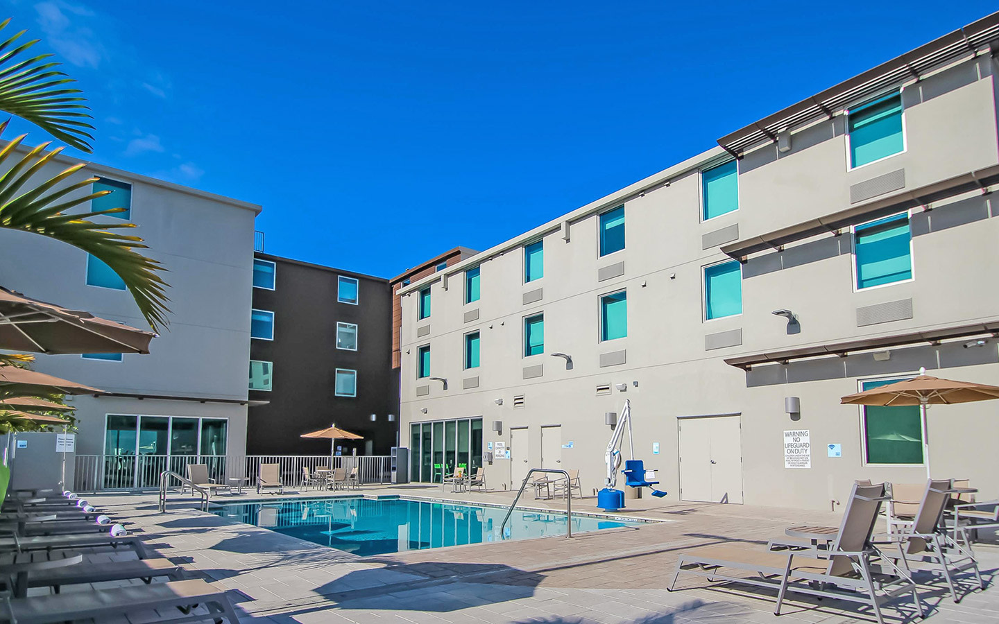 Holiday Inn Express & Suites Miami Airport East