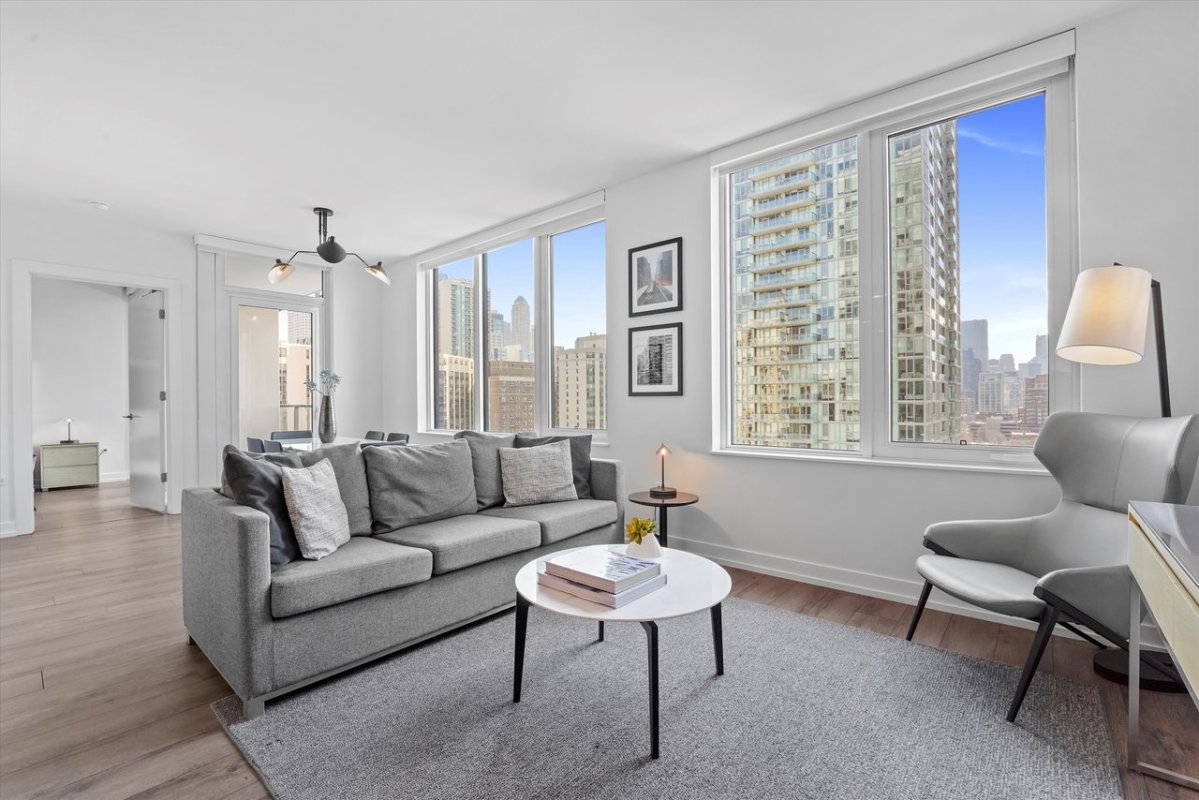 Level Chicago - Living Area