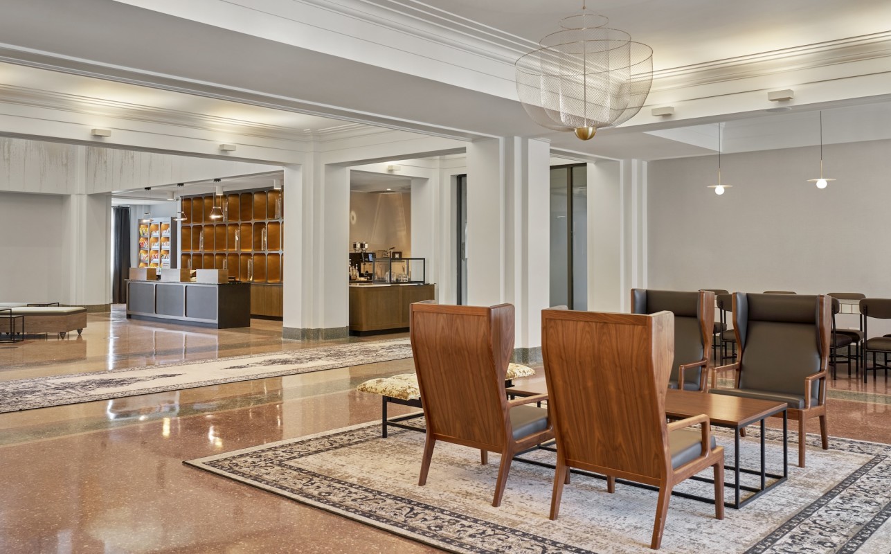 Conveniently located near UIC campus, Rush University Medical Center, and more in the West Loop area