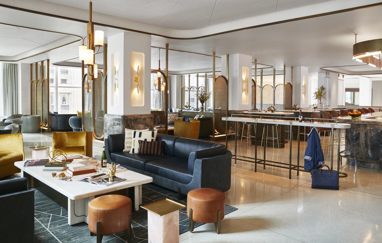 Bar & Study - Lakeside Lounge