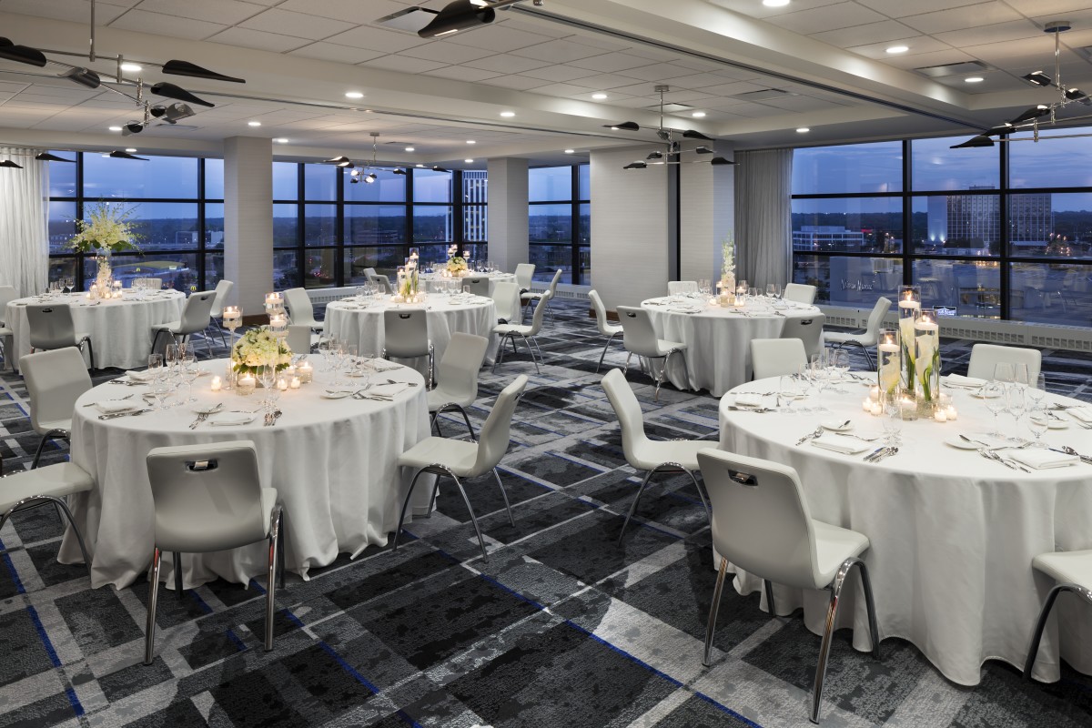 Grand Salon - Amazing Views!