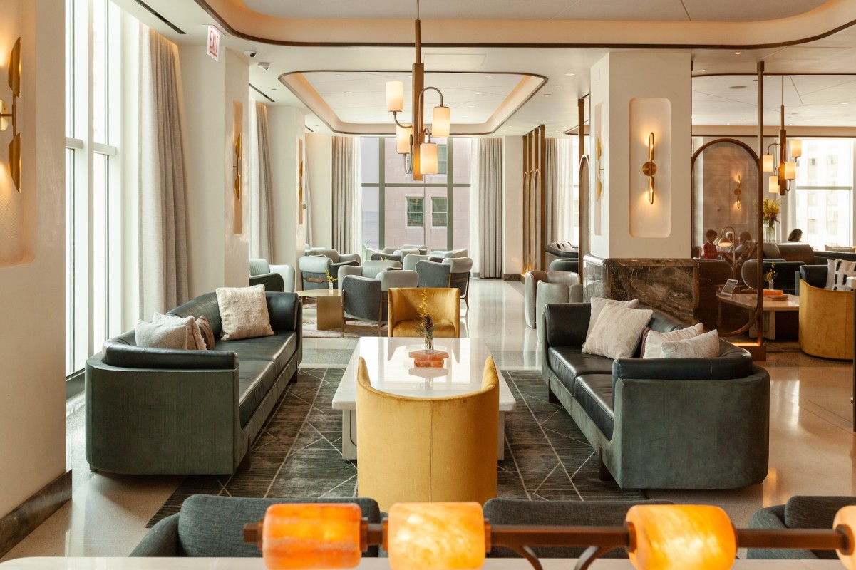 Bar & Study - Lakeside Lounge