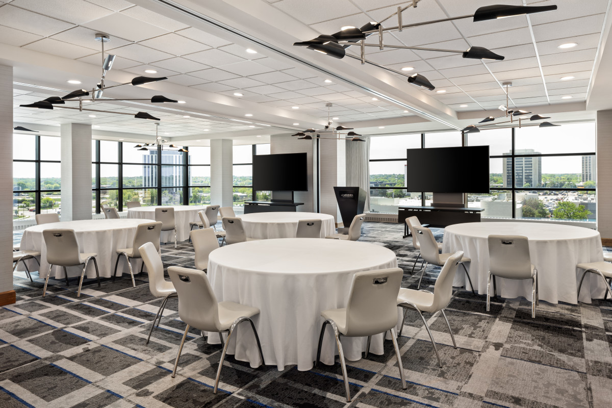 Grand Salon - Crescent Rounds