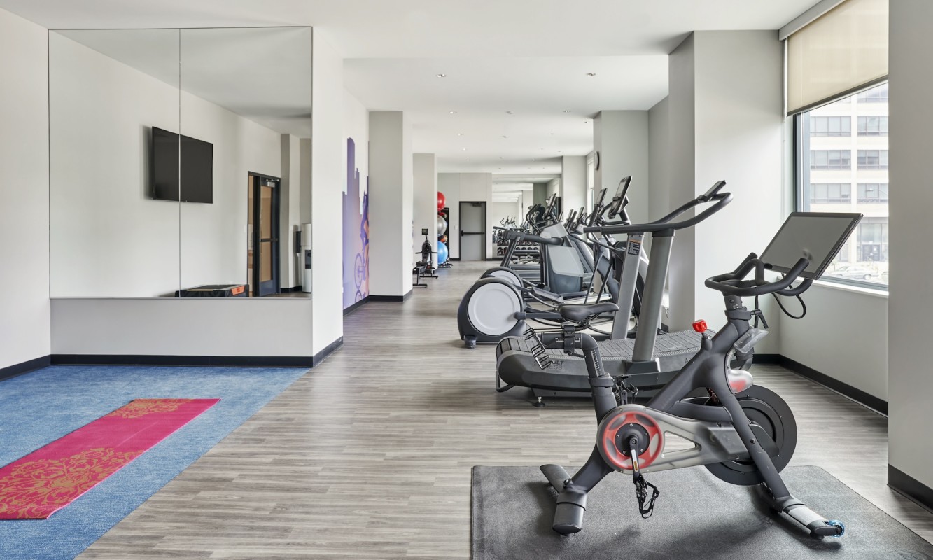 24/7 fully equipped fitness space for wellness-focused travelers