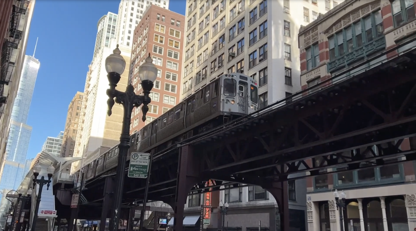 Chicago's 'L' goes by near the location where the romantic comedy 'While You Were Sleeping' filmed