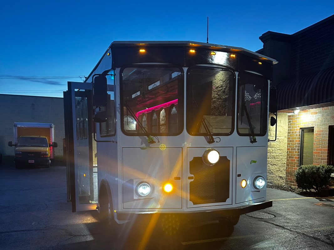 White Trolley (24 Passengers)