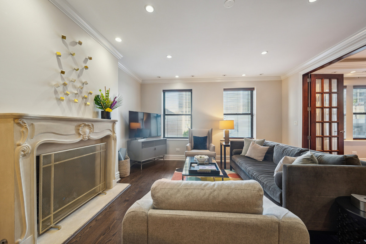 Furnished 2 Bed | 2.5 Baths (Living Room)