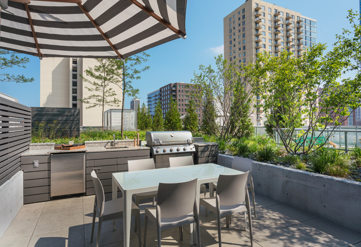 Level Chicago - Outdoor BBQ