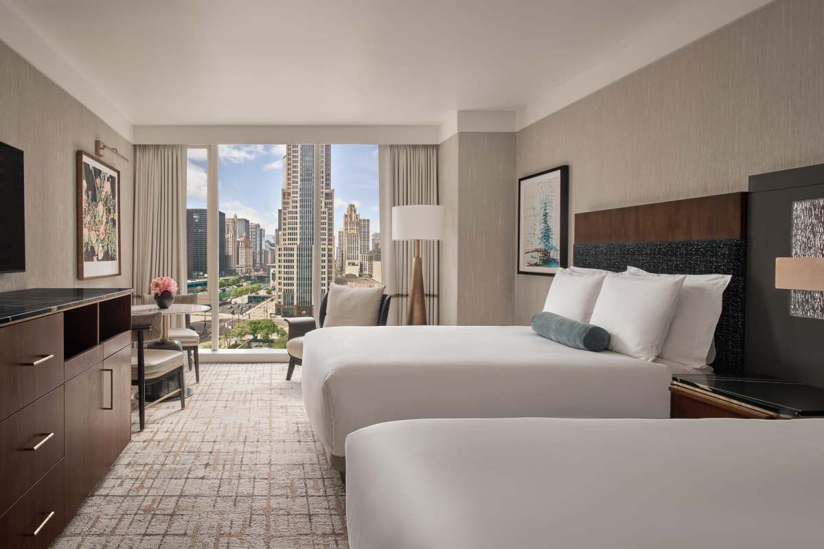 Loews Chicago Hotel Premium Queen Queen- River View