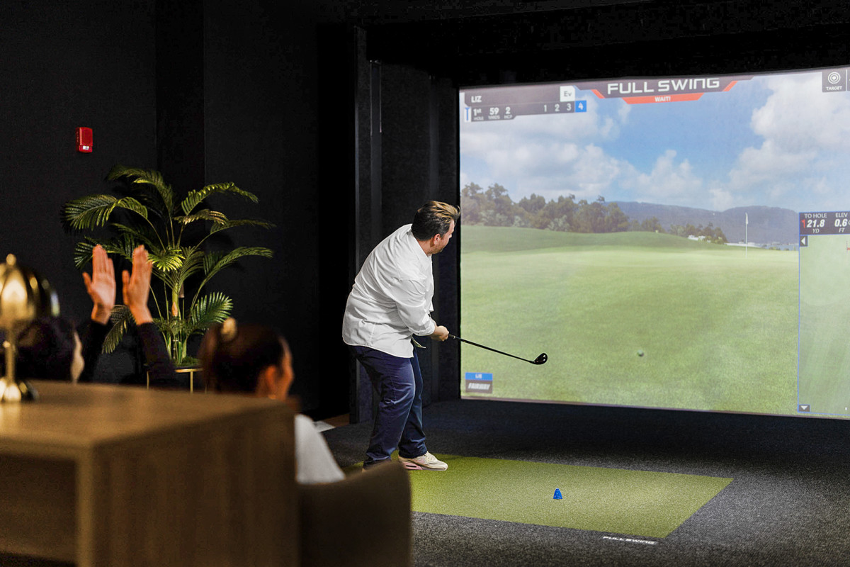 The 19th Hole Lounge Sports Simulator