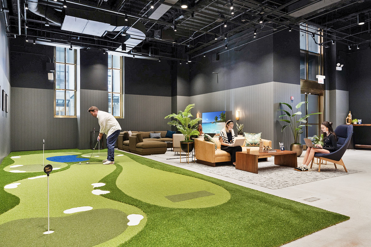 19th Hole Lounge