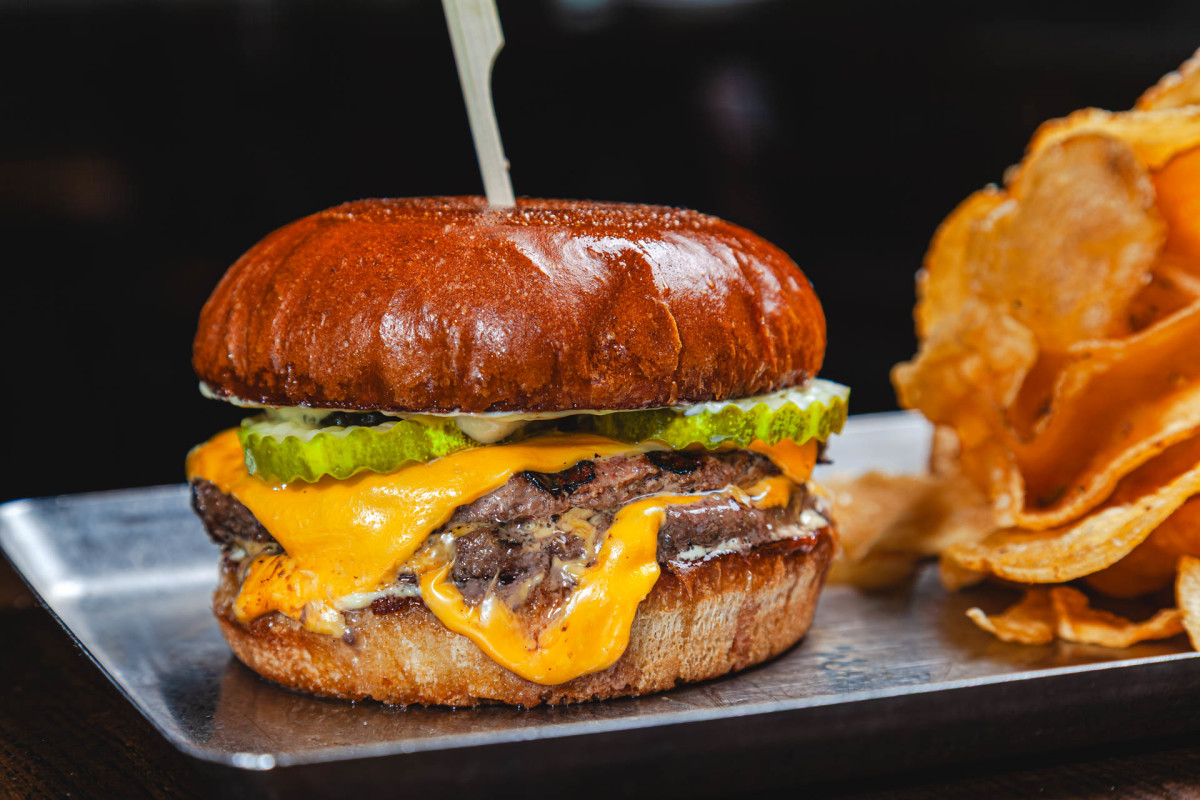 Classic Smash Burger with Chips