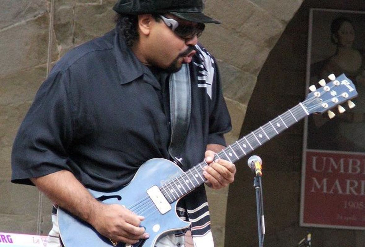 Wayne Baker Brooks Guitar Playing