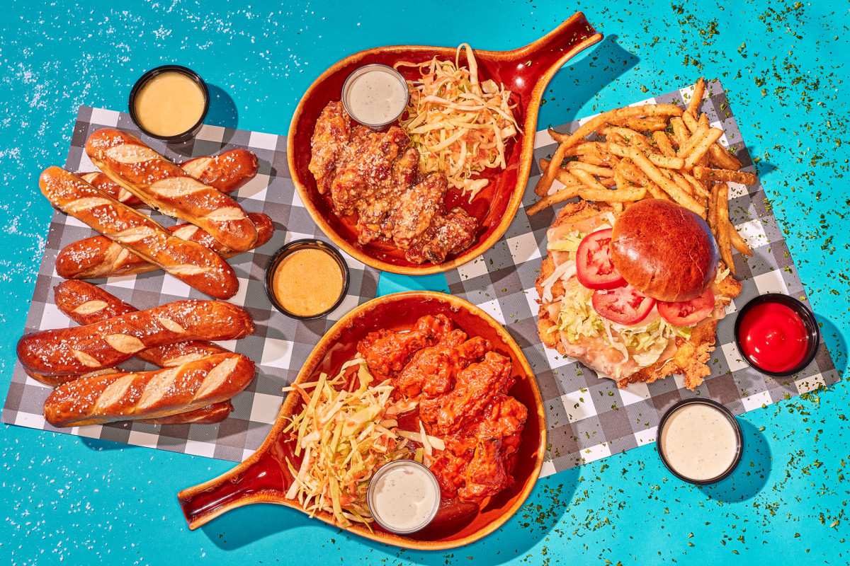 Woodie's Flat FOod + Wings