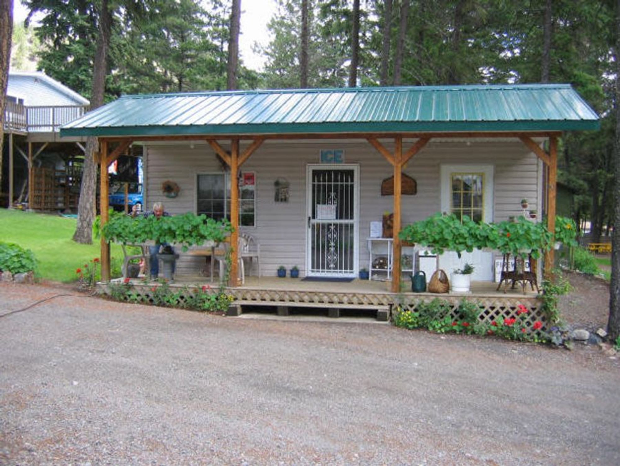 Gold Mountain RV Park & Cabins conienience store