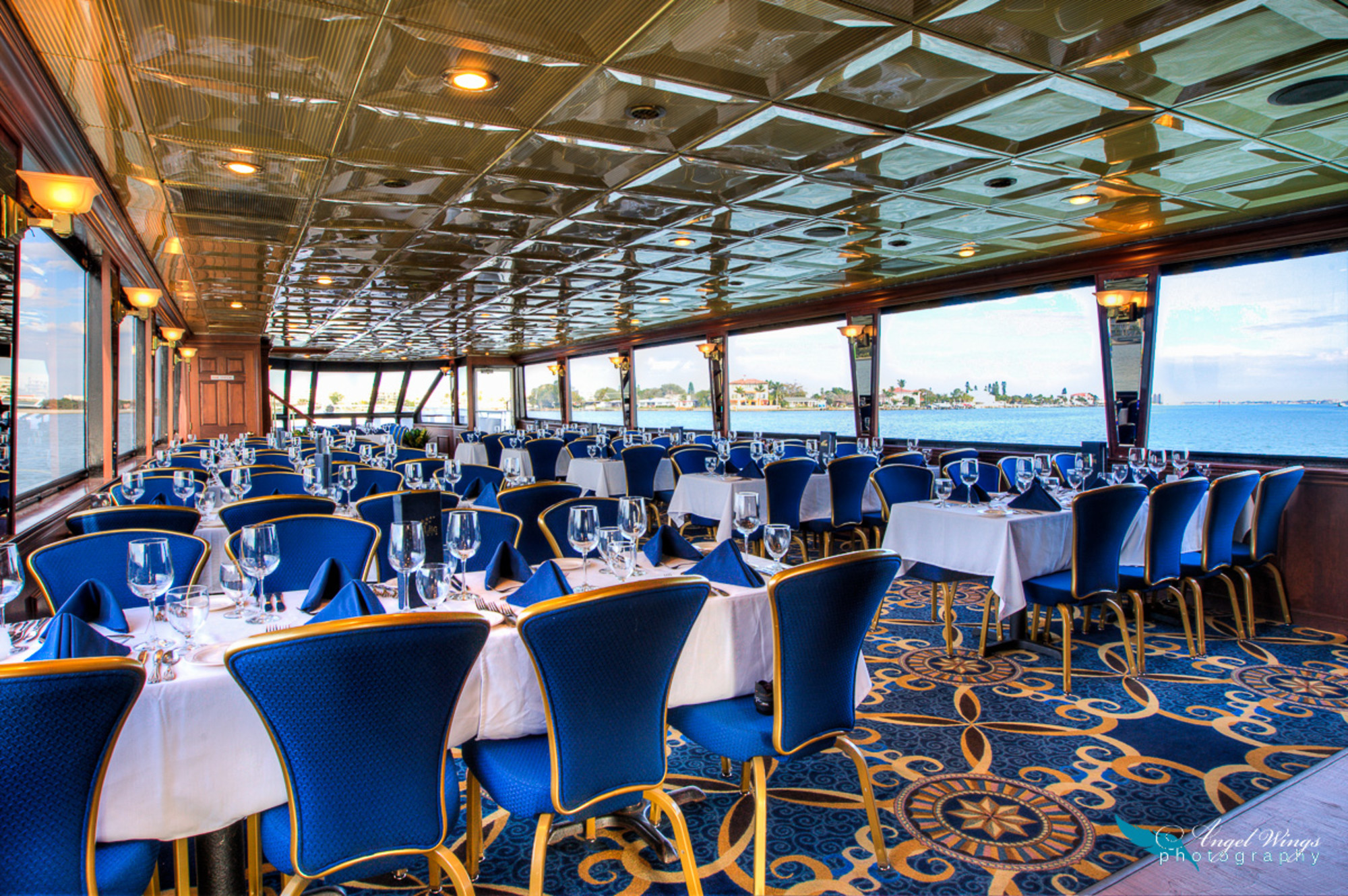 Crisp & contemporary dining rooms on the StarLite Sapphire