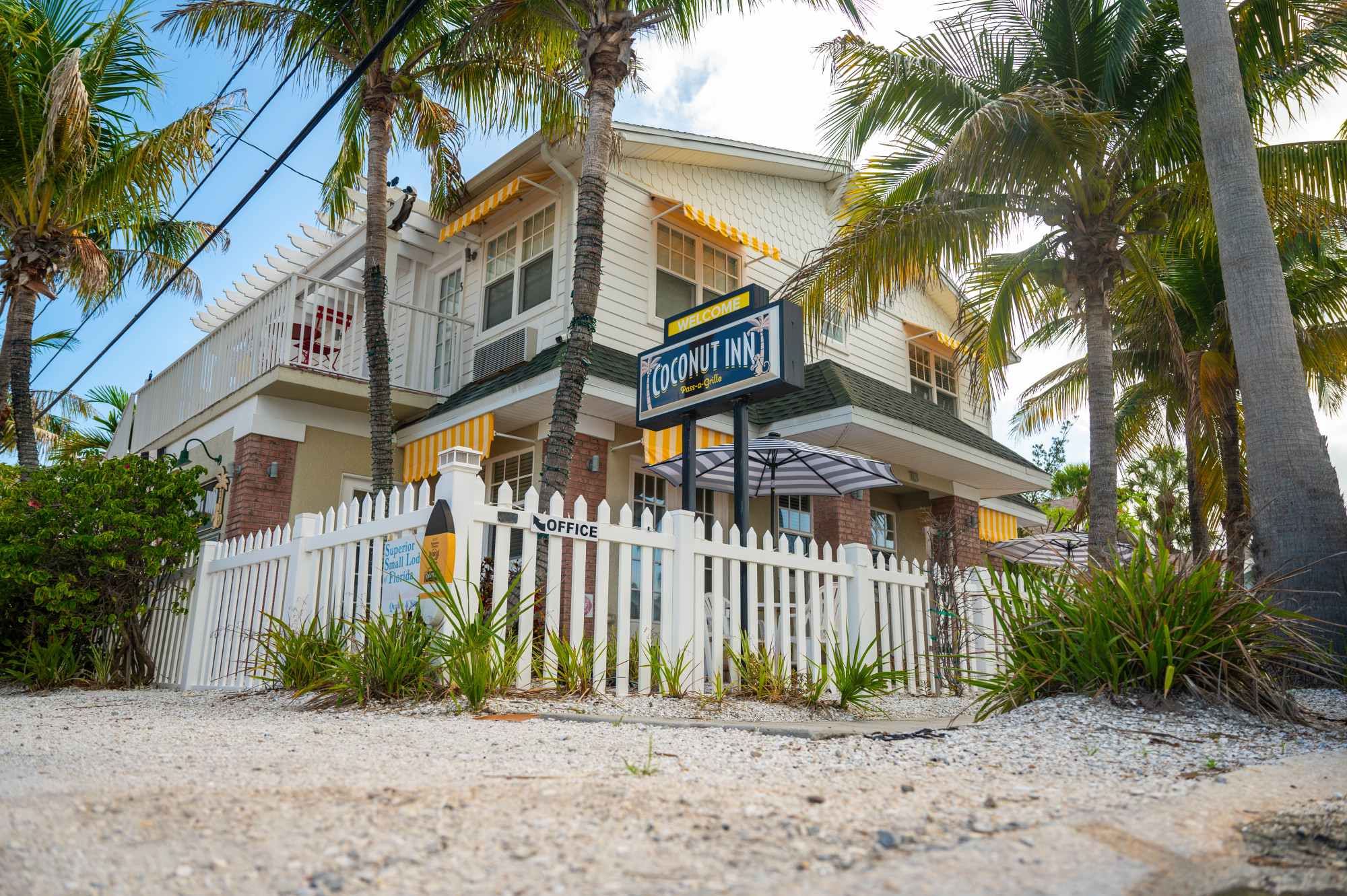 Coconut Inn in St Pete Beach Exterior