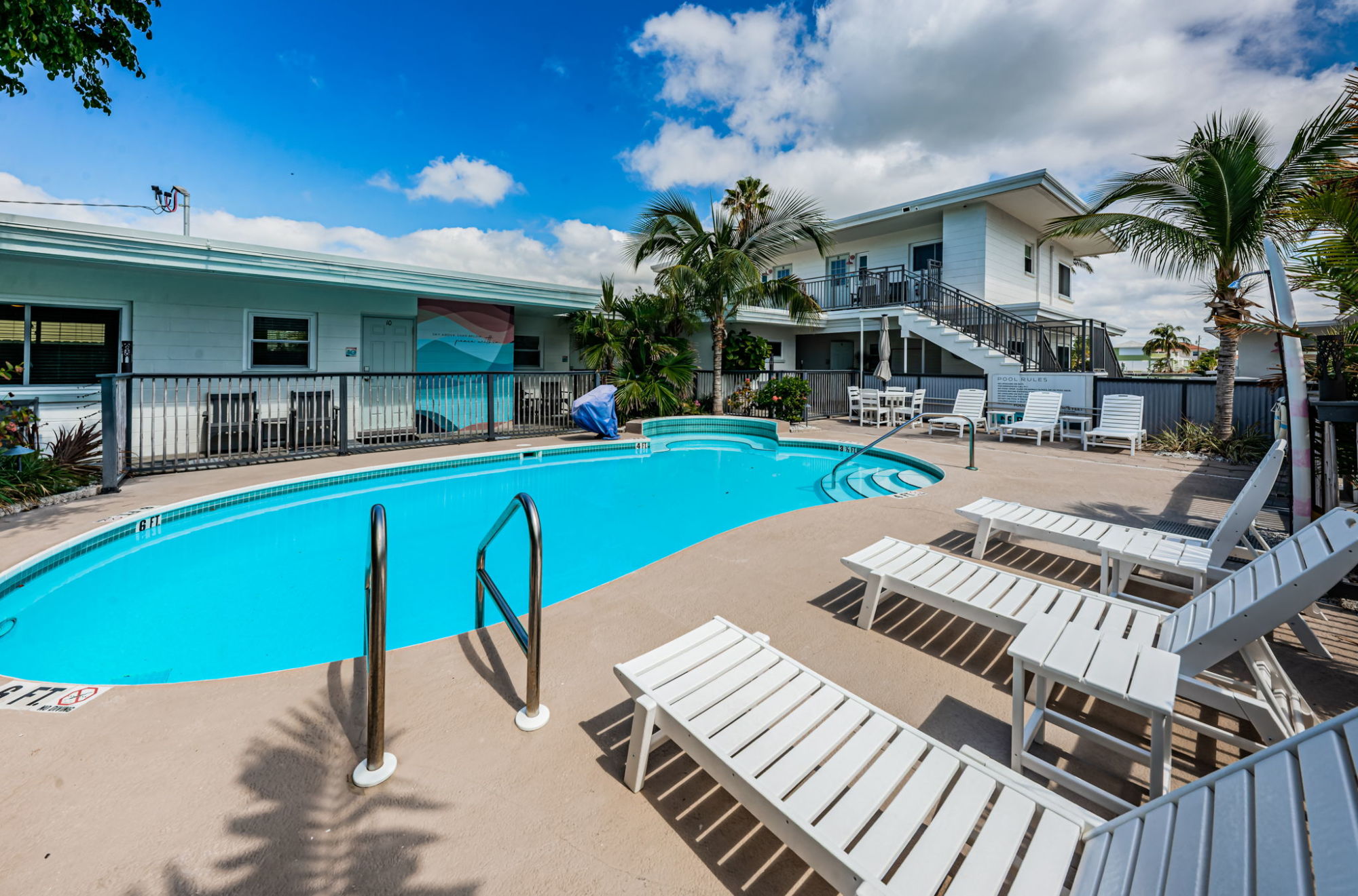 The Roth Hotel Pool