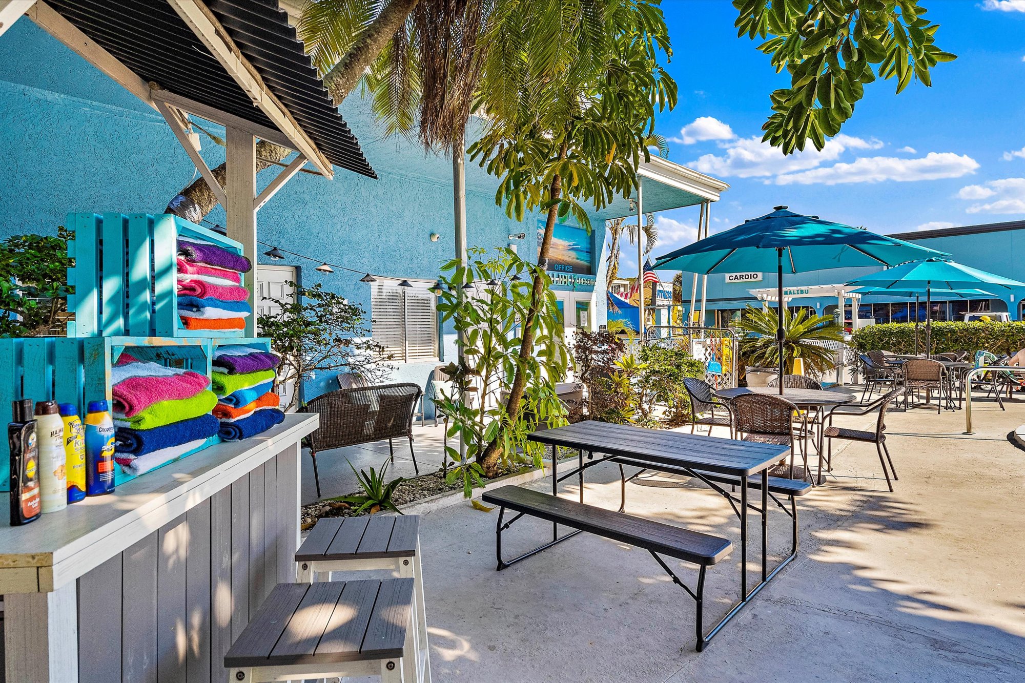 Malibu Resort Motel tiki bar