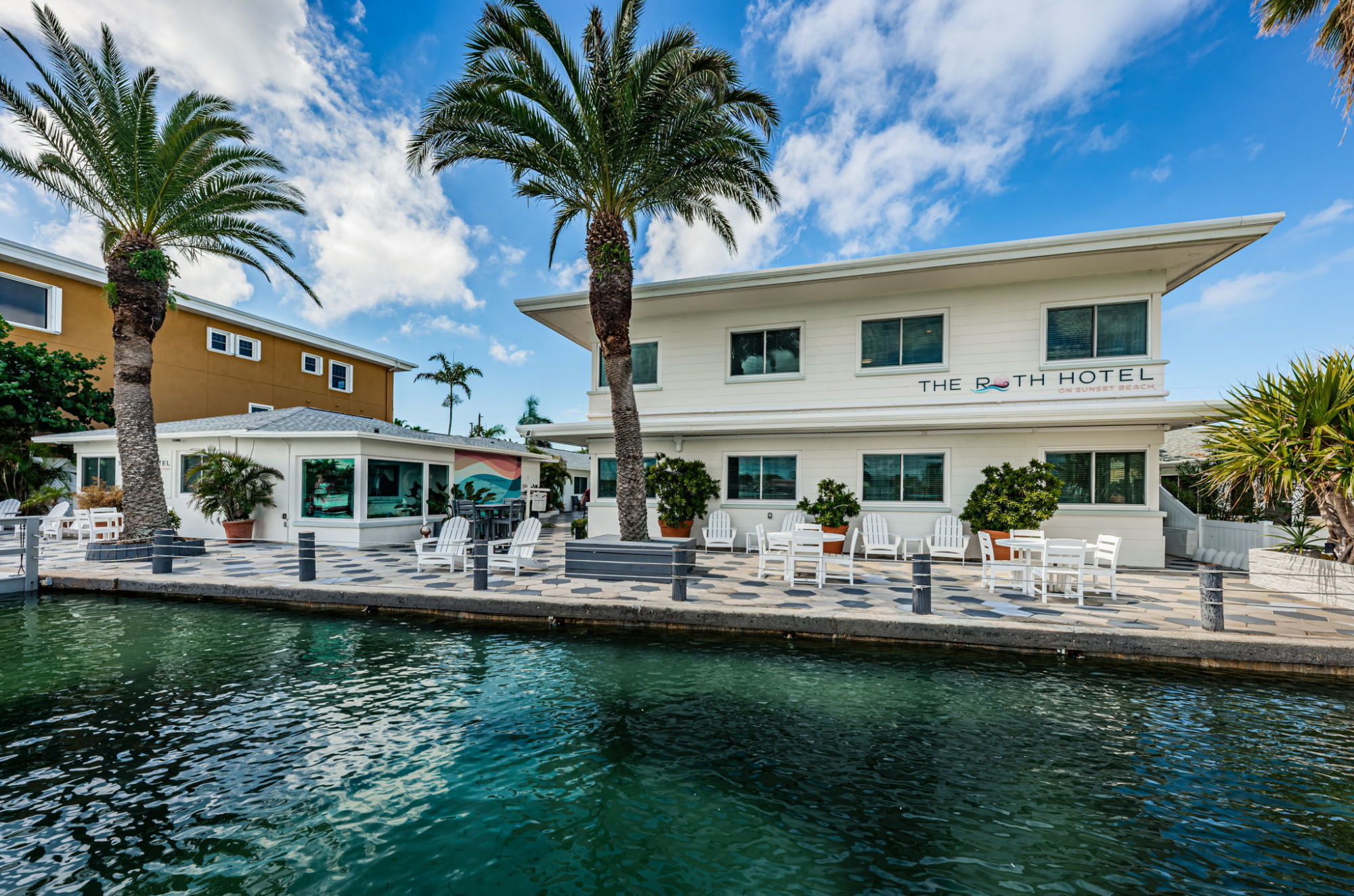 The Roth Hotel Exterior