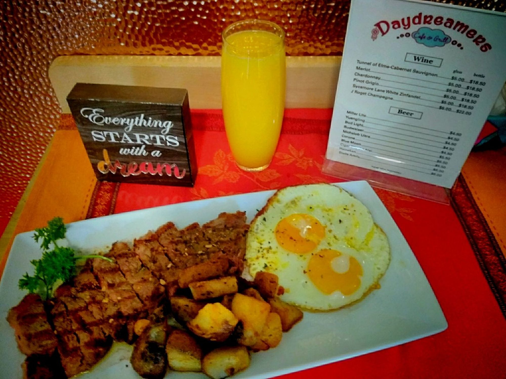 Daydreamers Cafe & Grill