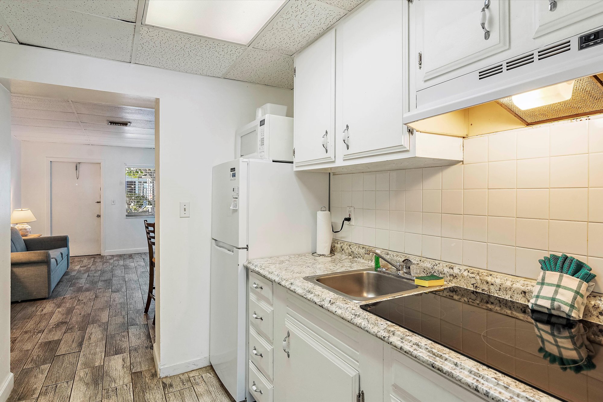 Malibu Resort Motel Kitchen
