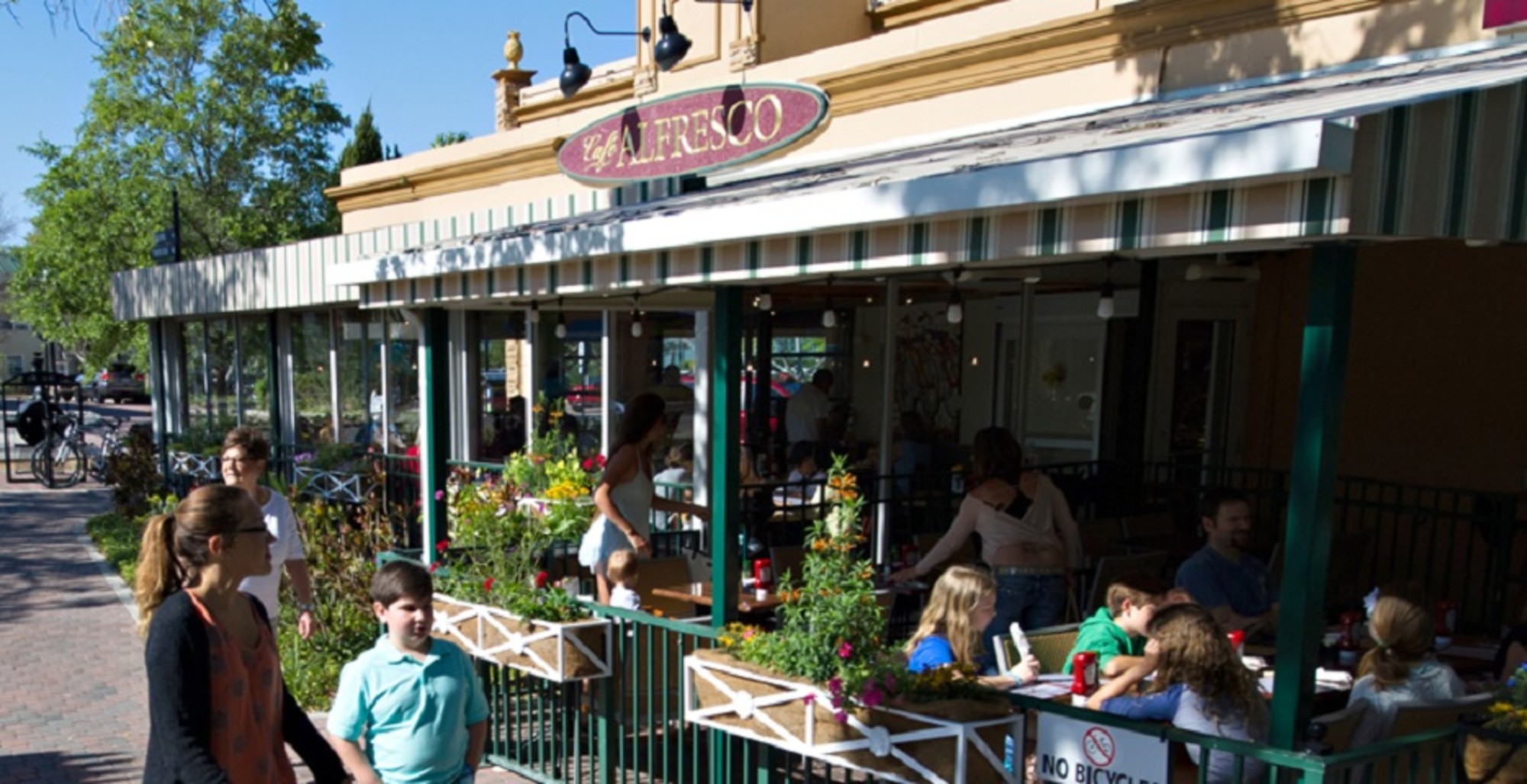 Cafe Alfresco